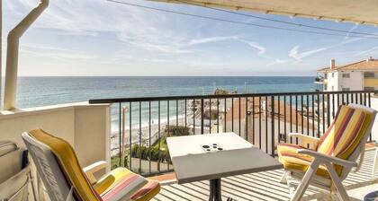 Magnificent apartment on the beachfront facing the sea.