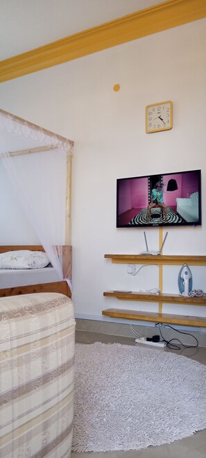 1 habitación, tabla de planchar con plancha, wifi y ropa de cama 