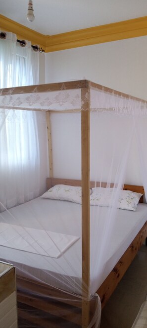1 habitación, tabla de planchar con plancha, wifi y ropa de cama 