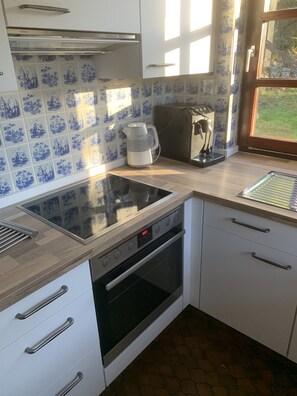 Frigorífic, forn, placa de cuina i rentaplats 