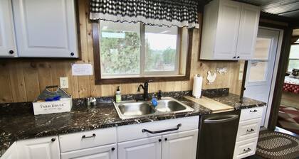 W-W: Farm House Cabin - a guest favorite!