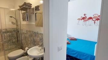 Dusche, Haartrockner, Bidet, Handtücher