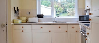 3 Schlafzimmer Unterkunft in Dale, near Milford Haven