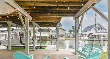 Sea Isle Canal Retreat: Kayaks, Fishing, Pet Friendly & Cozy Comfort!