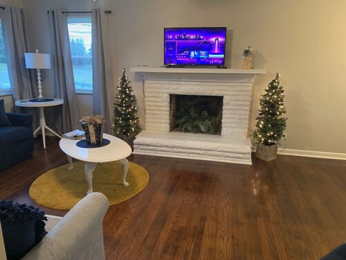 Lovely Retreat Backyard With Deck & entertain room