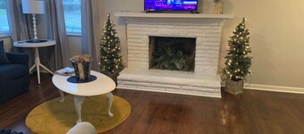 Lovely Retreat Backyard With Deck & entertain room