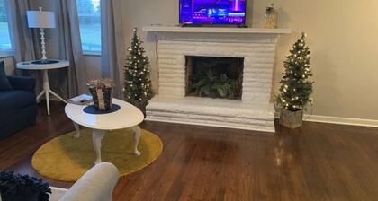 Lovely Retreat Backyard With Deck & entertain room