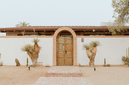 Desert Hues - A Private & Spacious Retreat w/Pool