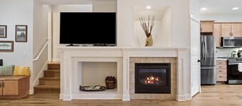 Tranquility on the Bluffs - Hot Tub, Walkable Location, Fenced Yard, EV Charger