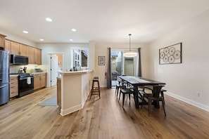 Interior - Tranquility on the Bluffs - Hot Tub, Walkable Location, Fenced Yard, EV Charger (Bend)
