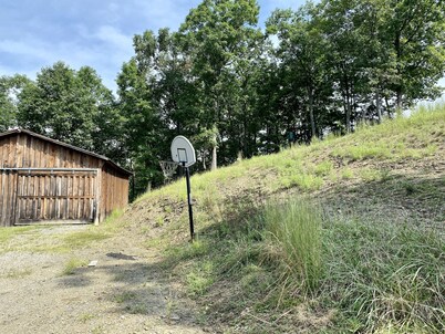 Hilltop 10 acre Cabin Retreat Getaway - WiFi!