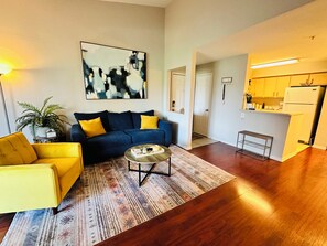 Smart TV - Happy Getaway in Paradise. Very Cozy & high quality, close to Clearwater Beach. (Clearwater)