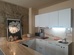 Refrigerador, microondas, parrilla de estufa y lavavajillas 