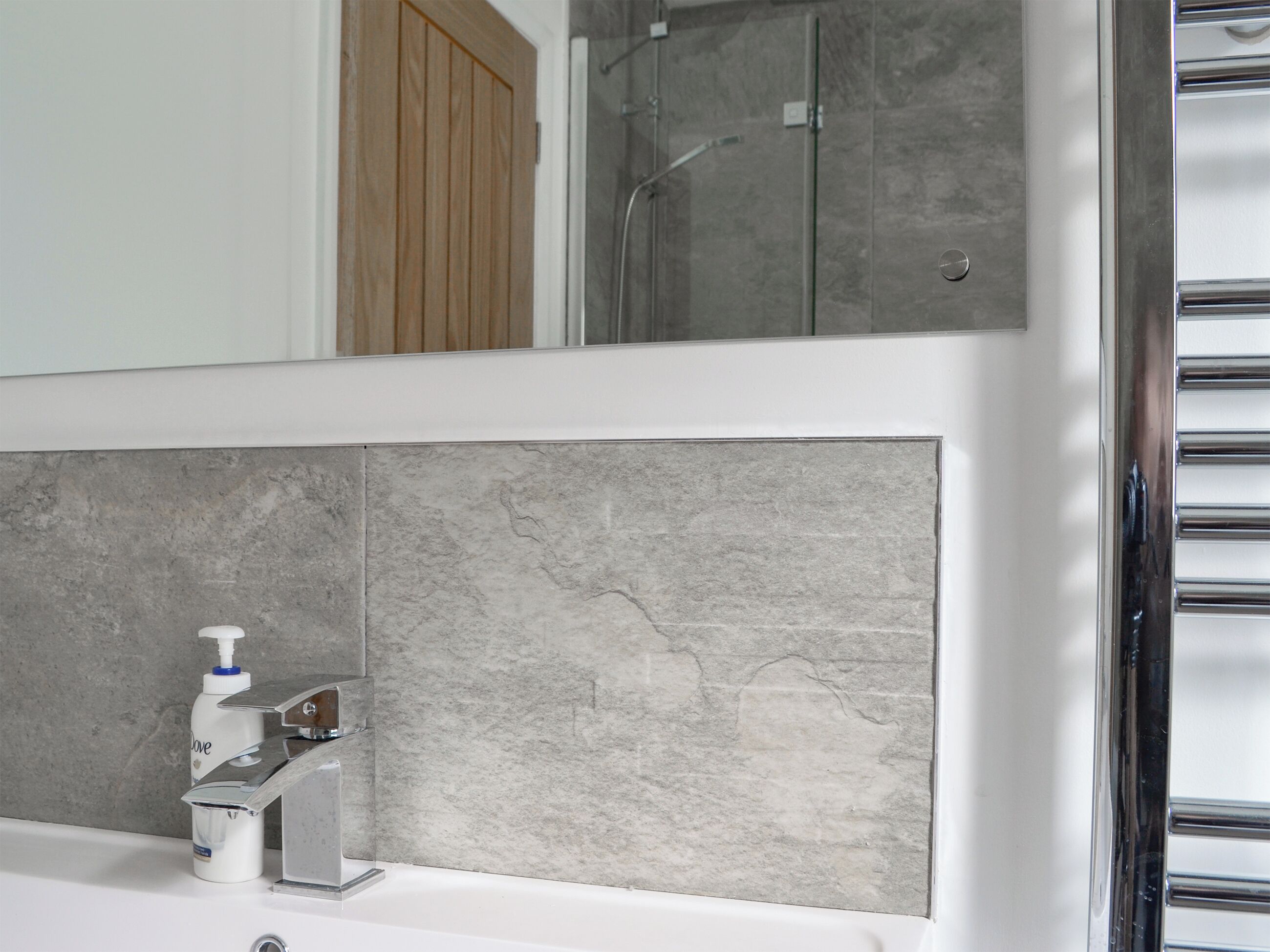 Rainfall showerhead, towels