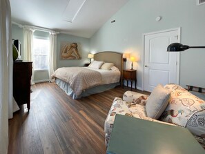 2 bedrooms, desk, iron/ironing board, travel crib