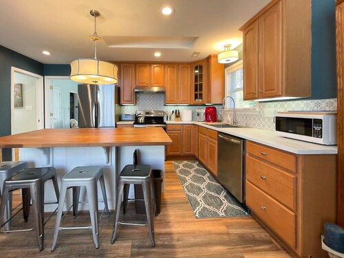 Sunny Retreat in SouthPark – Spacious 2 BR 1Bath