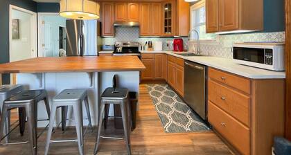 Sunny Retreat in SouthPark – Spacious 2 BR 1Bath