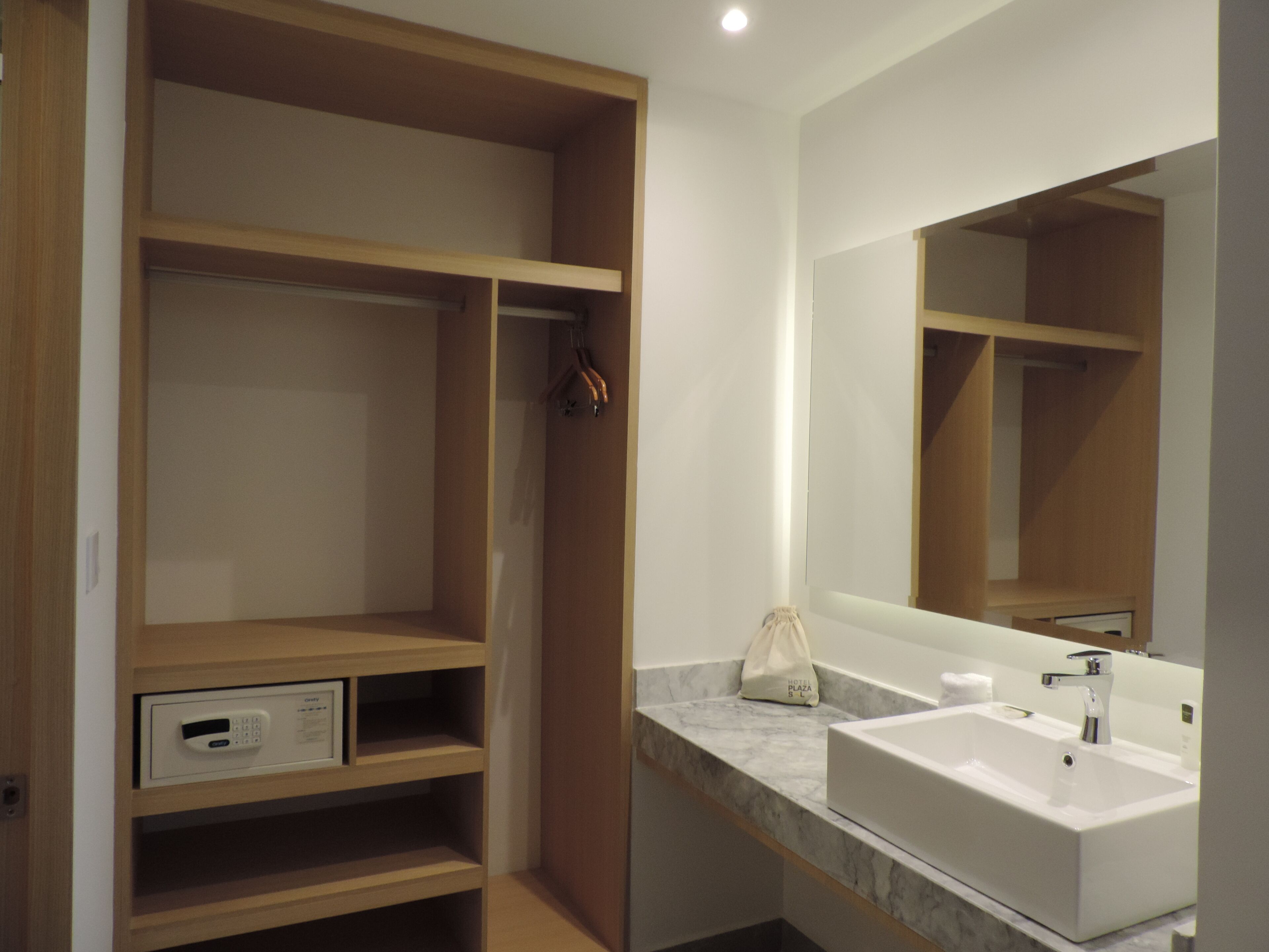 shower, rainfall showerhead, free toiletries, hair dryer