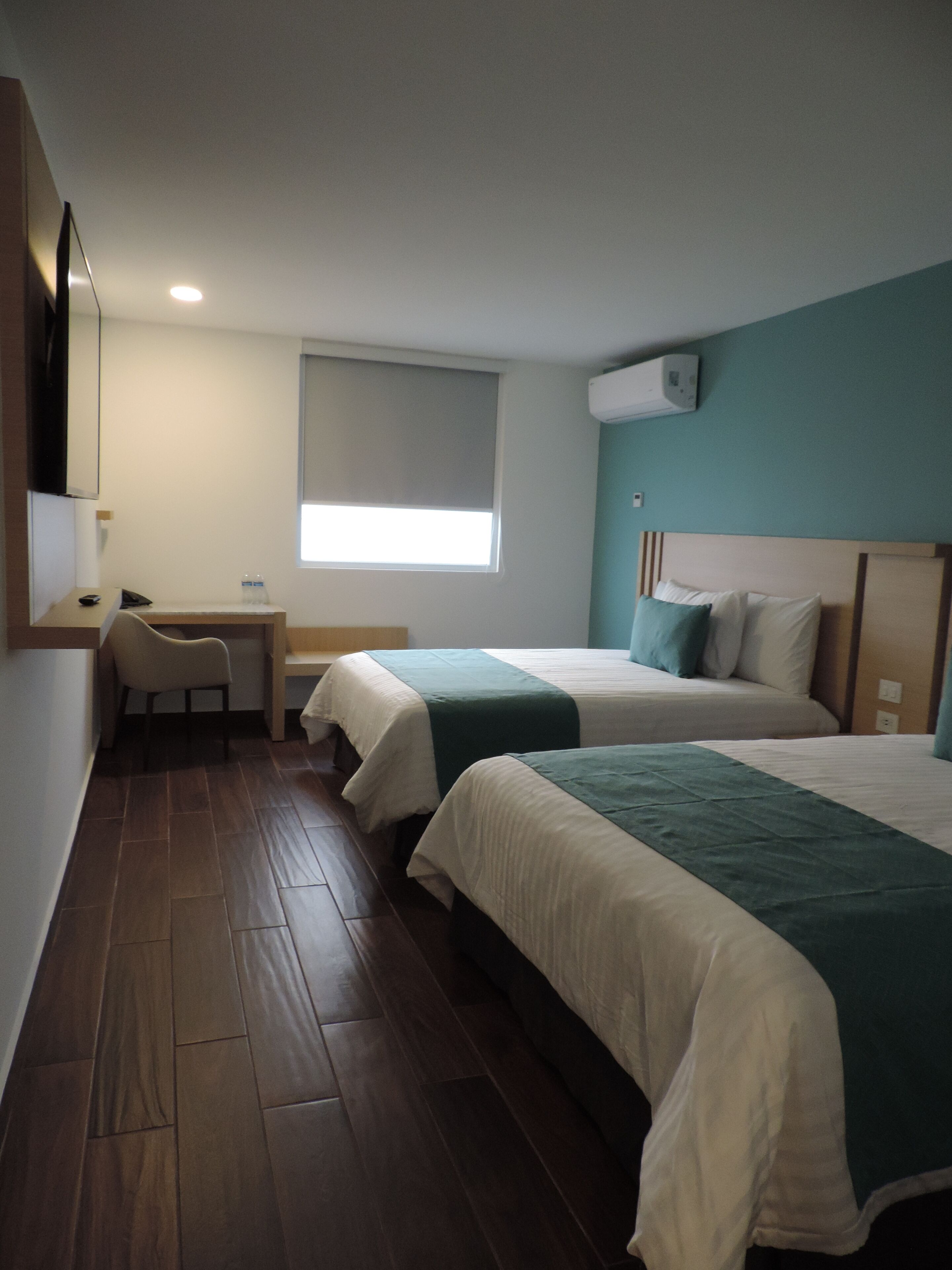 habitacion ejecutiva, 2 camas de matrimonio | premium bedding, down duvets, in-room safe, desk