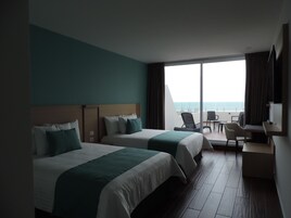 Habitación ejecutiva, 2 camas de matrimonio, terraza | Ropa de cama de alta calidad, edredones de plumas, caja fuerte