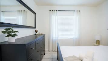 2 habitaciones, tabla de planchar con plancha, cuna de viaje y wifi