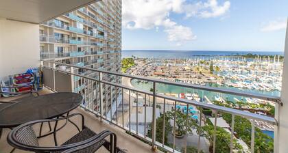 Luxury Ocean Marina View Studio World Famous Ilikai NO RESORT FEES! FREE WIFI