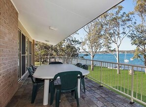 Outdoor dining - The Waterfront - Close to shops, club, boat ramp! (Gwandalan)