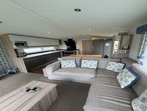 Cabin | Living area - Lovely 2-bed Caravan in Seton Sands (Prestonpans)