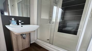 Kabin | Kamar mandi | Shower dan handuk