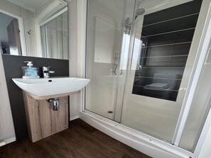 Cabin | Bathroom | Shower, towels - Lovely 2-bed Caravan in Seton Sands (Prestonpans)