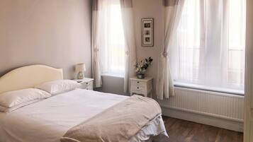 2 bedrooms, travel cot, free WiFi, bed sheets