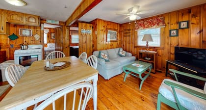 Rustic & well-equipped cottage near the ocean w/gas grill, deck w/chairs, & lawn