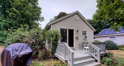 Rustic & well-equipped cottage near the ocean w/gas grill, deck w/chairs, & lawn