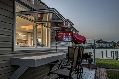 Riverside Tiny Home Retreat 