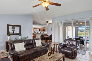 TV, offices - Villa Casa Bella Modern Canalfront Home with Pool (Cape Coral)