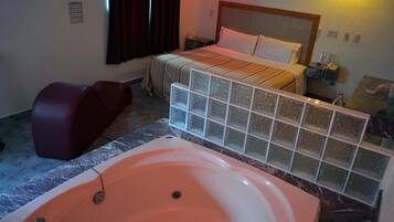 Douche, articles de toilette gratuits, sèche-cheveux