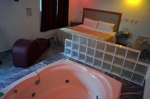 シャワー、バスアメニティ (無料)、ヘアドライヤー、��タオル