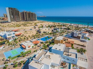 Exterior - Breathtaking Custom Home in Sandy Beach with Great Amenities! (Puerto Penasco)
