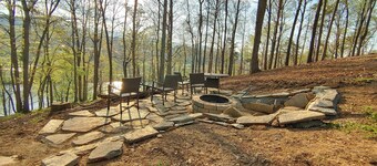 Asheville Mt home for 2 Families-2 kitchens, living rooms-Dogs-3 Miles to DT!