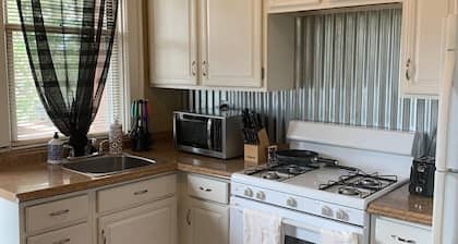 Cozy, Homey 1 Bedroom Home Near Dormont Dog Park