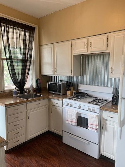 Cozy, Homey 1 Bedroom Home Near Dormont Dog Park