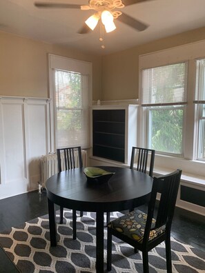 Private kitchen - Cozy, Homey 1 Bedroom Home Near Dormont Dog Park (Pittsburgh)