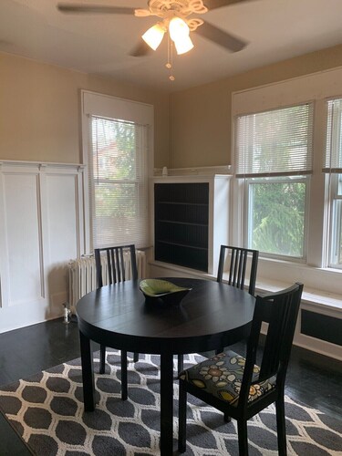 Cozy, Homey 1 Bedroom Home Near Dormont Dog Park