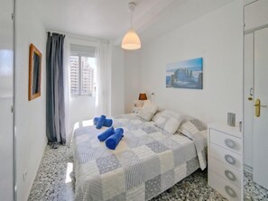 2 bedrooms, iron/ironing board, Internet