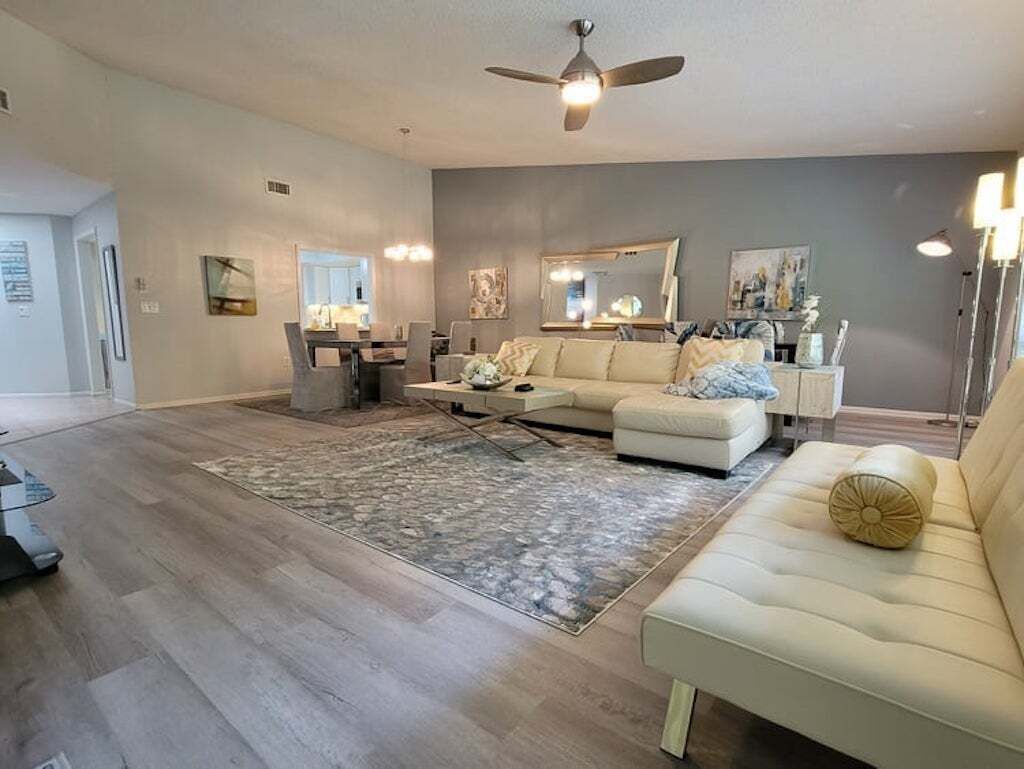 スマートテレビ、卓球台、書庫