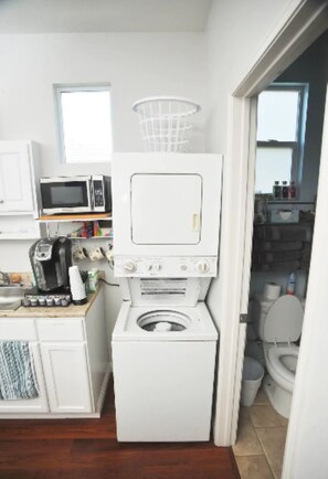 Een koelkast, een magnetron, een kookplaat