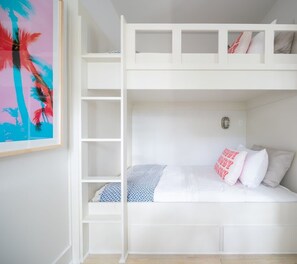 5 slaapkamers, een strijkplank/strijkijzer, wifi, beddengoed