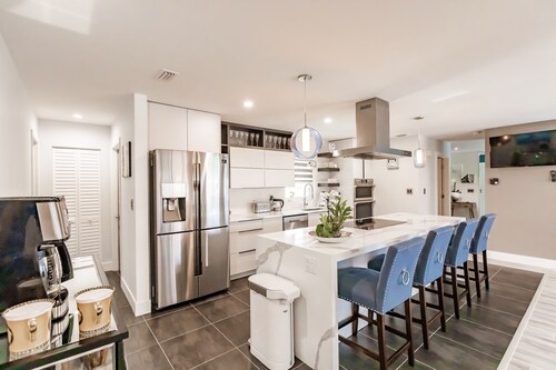 HEATED POOL WATERFRONT GULF ACCESS 4BR 3.5BA LUXURY FLORIDA HOME NEAR BEACH 🐬
 