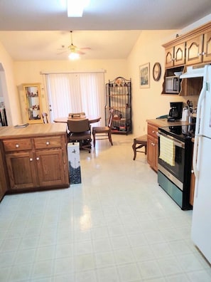 Fridge, microwave, oven, stovetop - Welcome to Polly's Place (Rockwell)