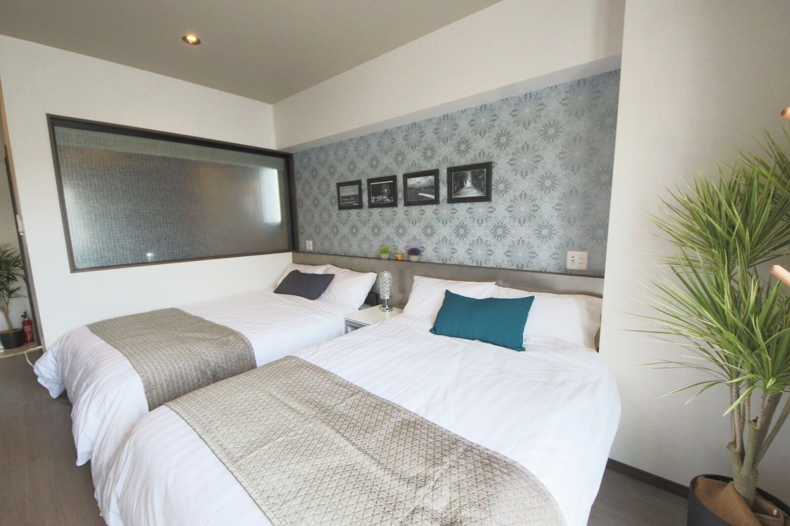 Desk, laptop workspace, free WiFi, bed sheets